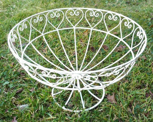 Basket covered wire hearts - covered, wire.
